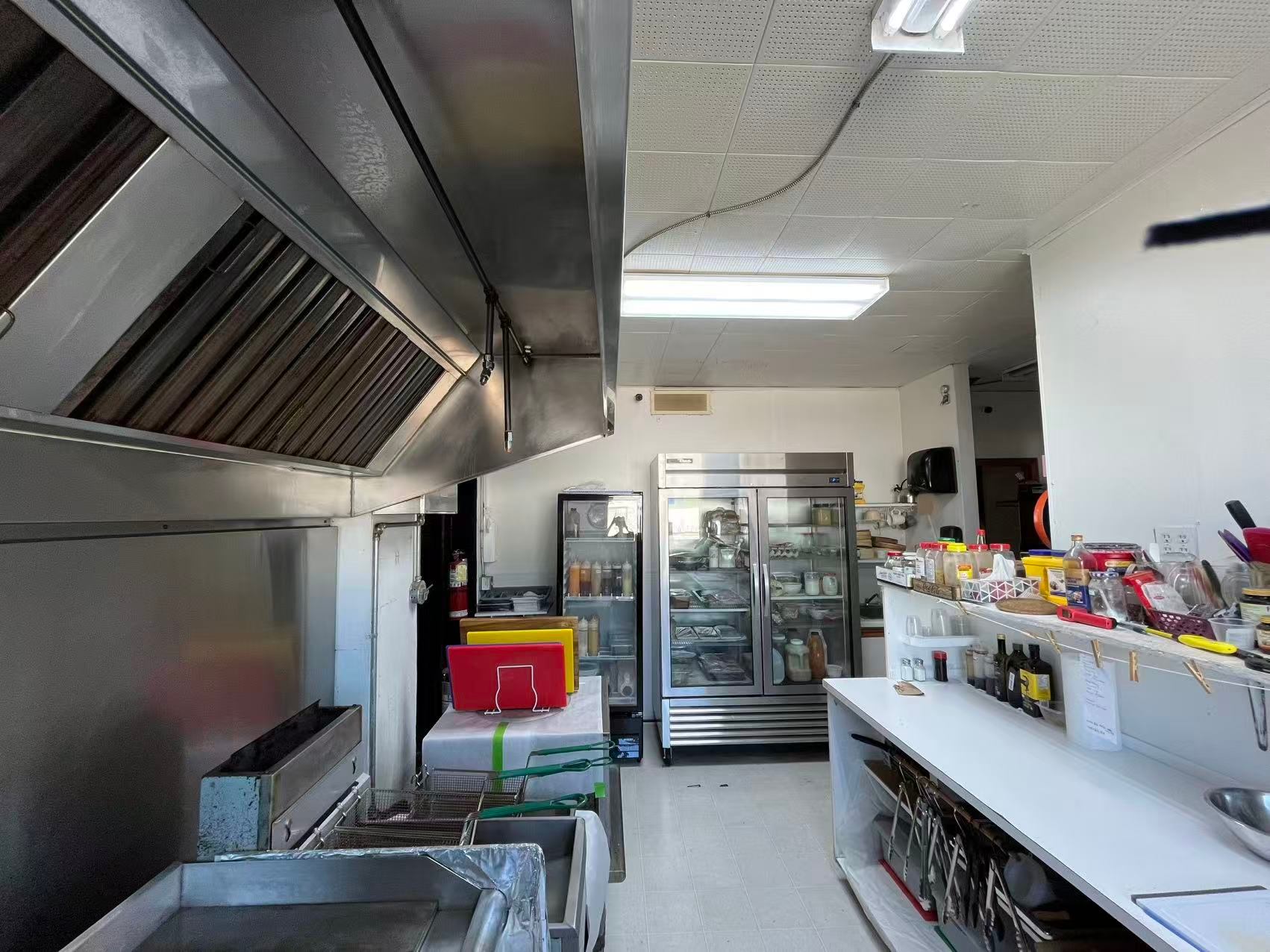 萨省小镇酒吧出售，外卖酒牌+老虎机+自住空间——林与唐地产 - 7